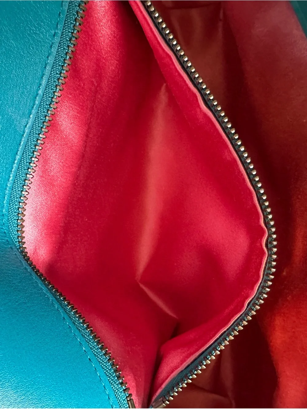 Small Gucci Teal Velvet GG Marmont Shoulder Bag with Gold Hardware - Picture 12 of 12